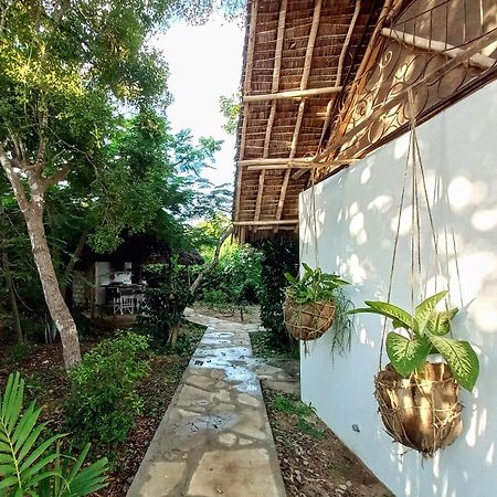 Watamu Beach Cottages B&B エクステリア 写真