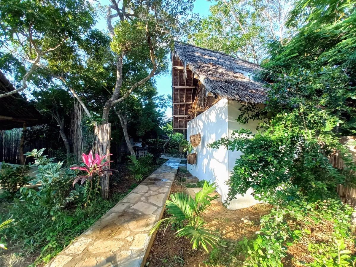 Watamu Beach Cottages B&B エクステリア 写真