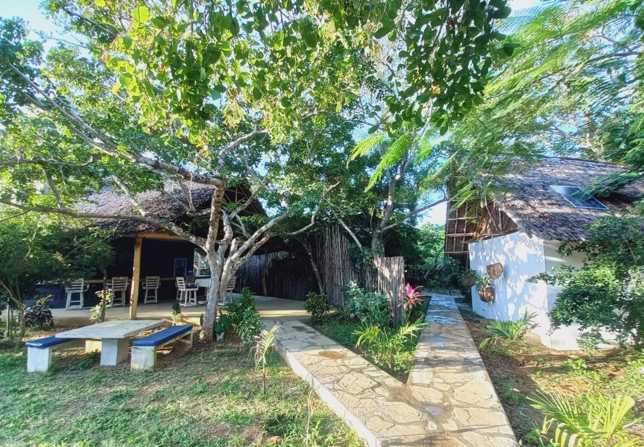 Watamu Beach Cottages B&B エクステリア 写真