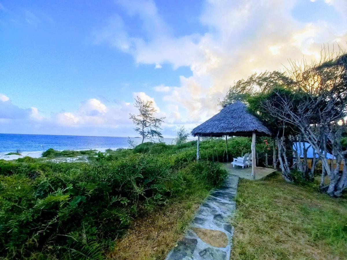 Watamu Beach Cottages B&B エクステリア 写真