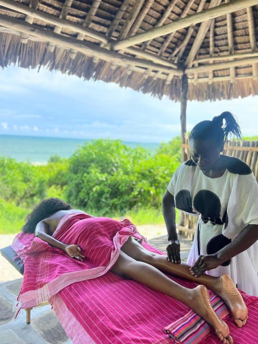 Watamu Beach Cottages B&B エクステリア 写真