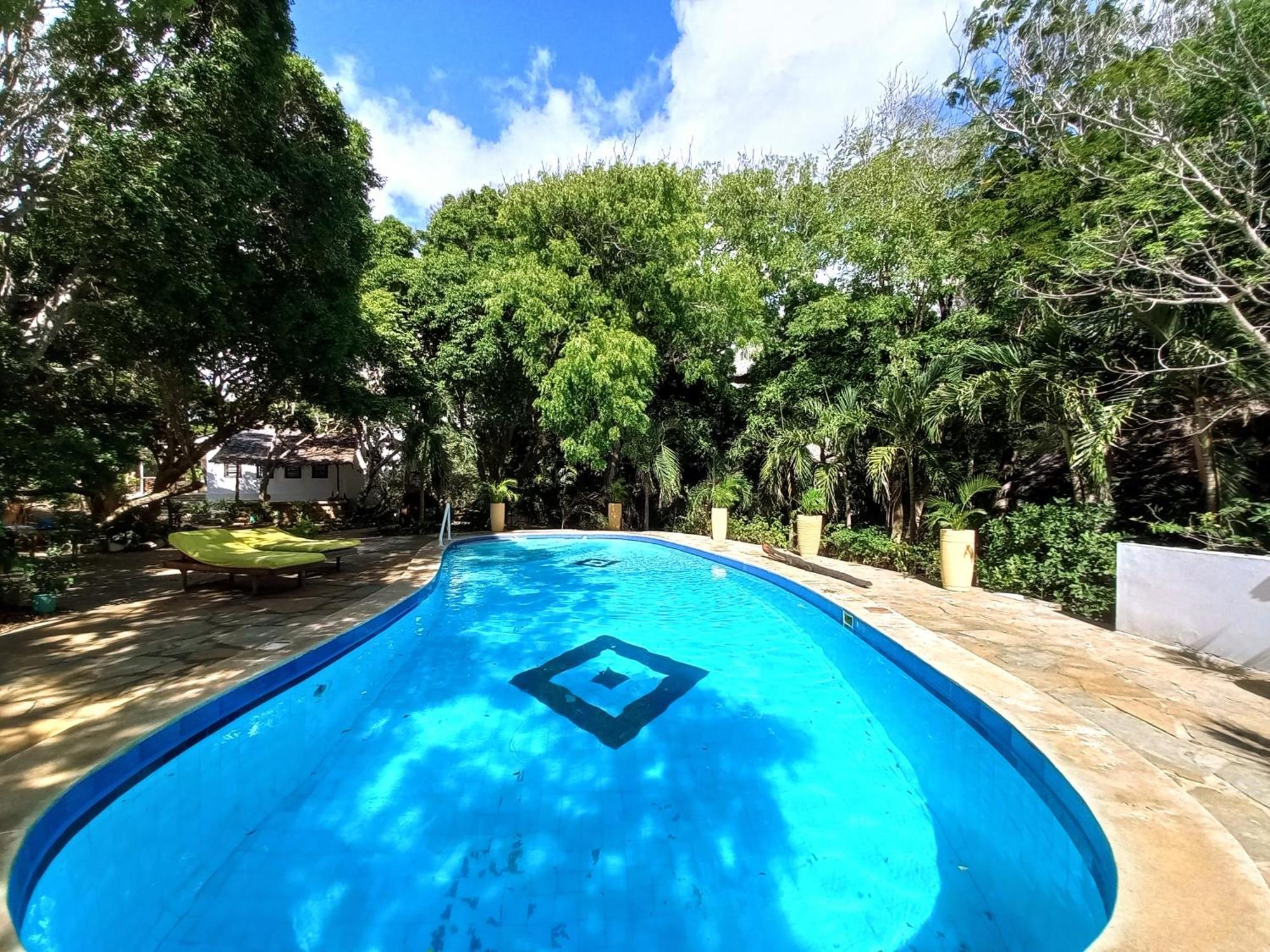 Watamu Beach Cottages B&B エクステリア 写真