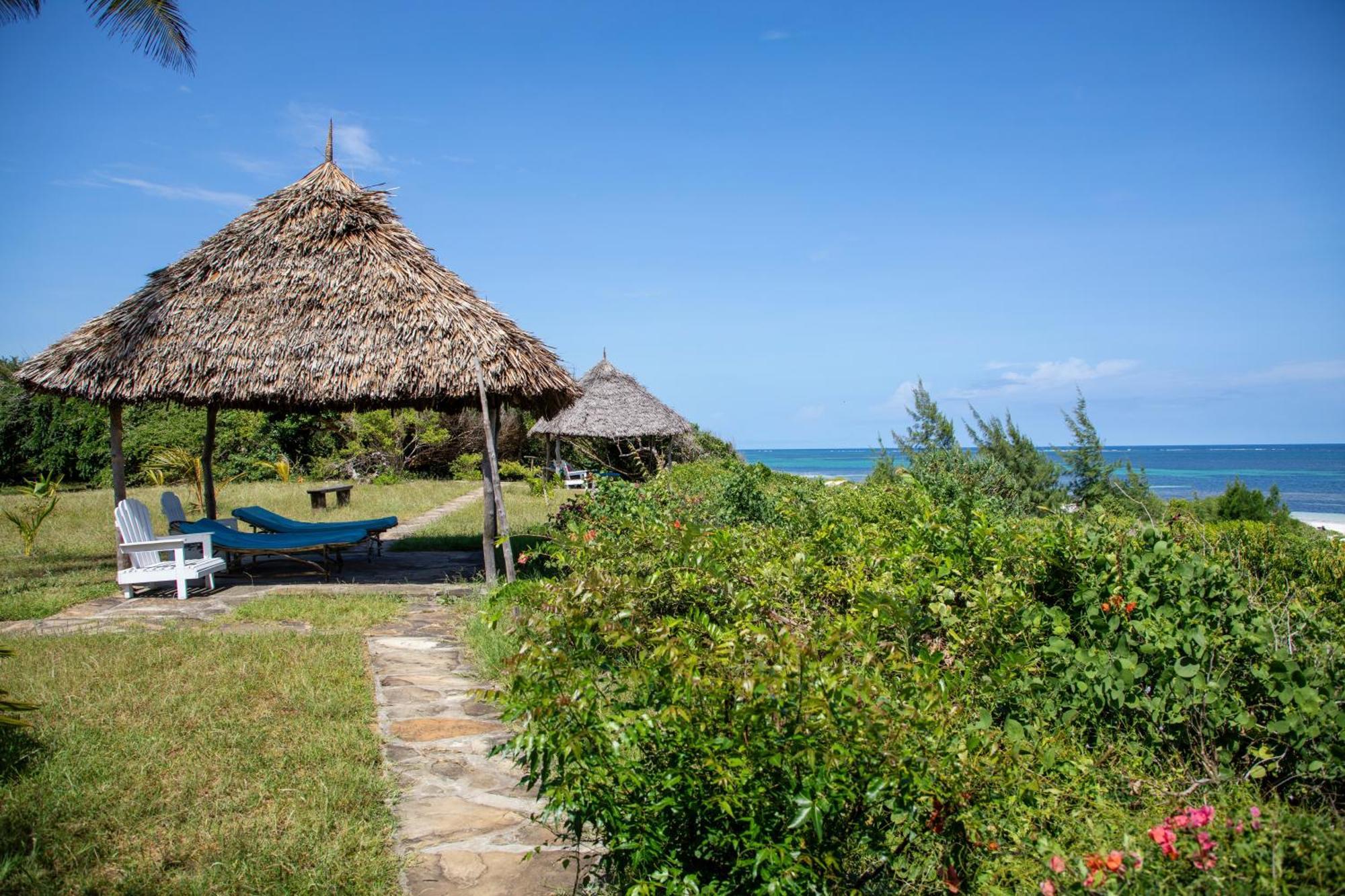 Watamu Beach Cottages B&B エクステリア 写真