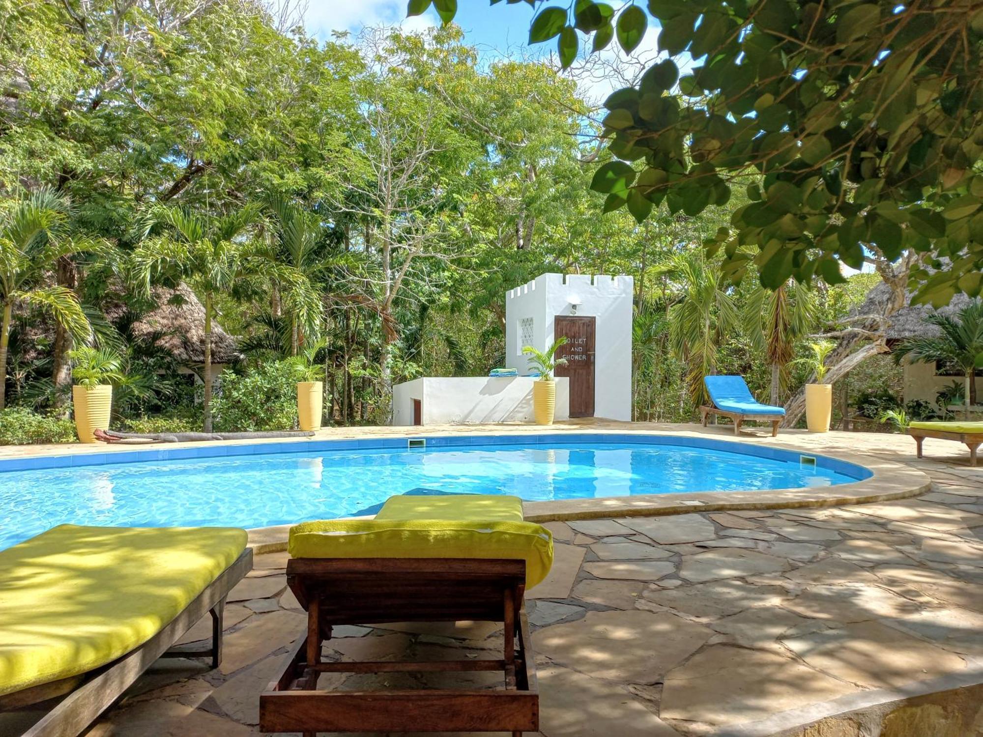 Watamu Beach Cottages B&B エクステリア 写真