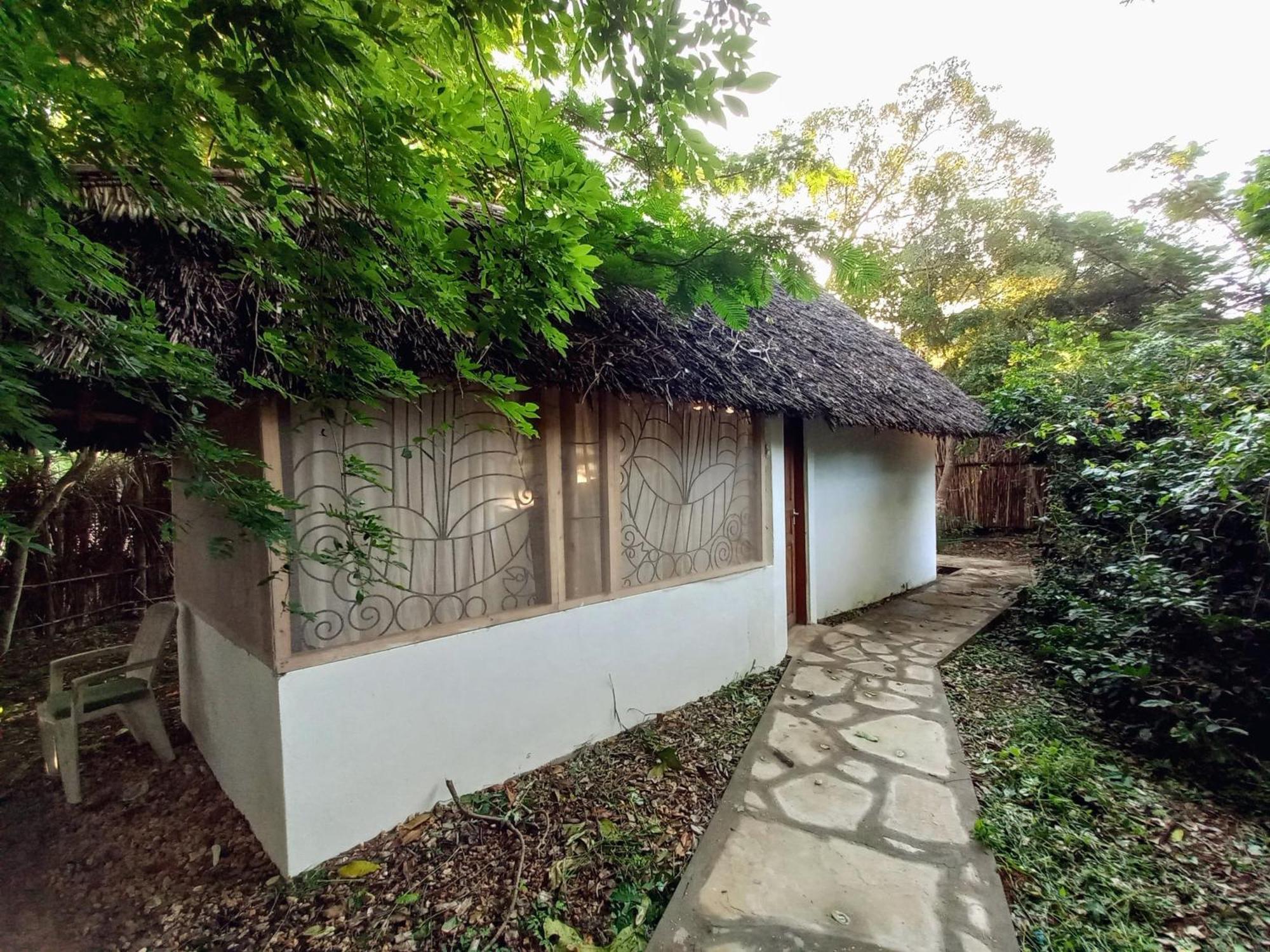 Watamu Beach Cottages B&B エクステリア 写真