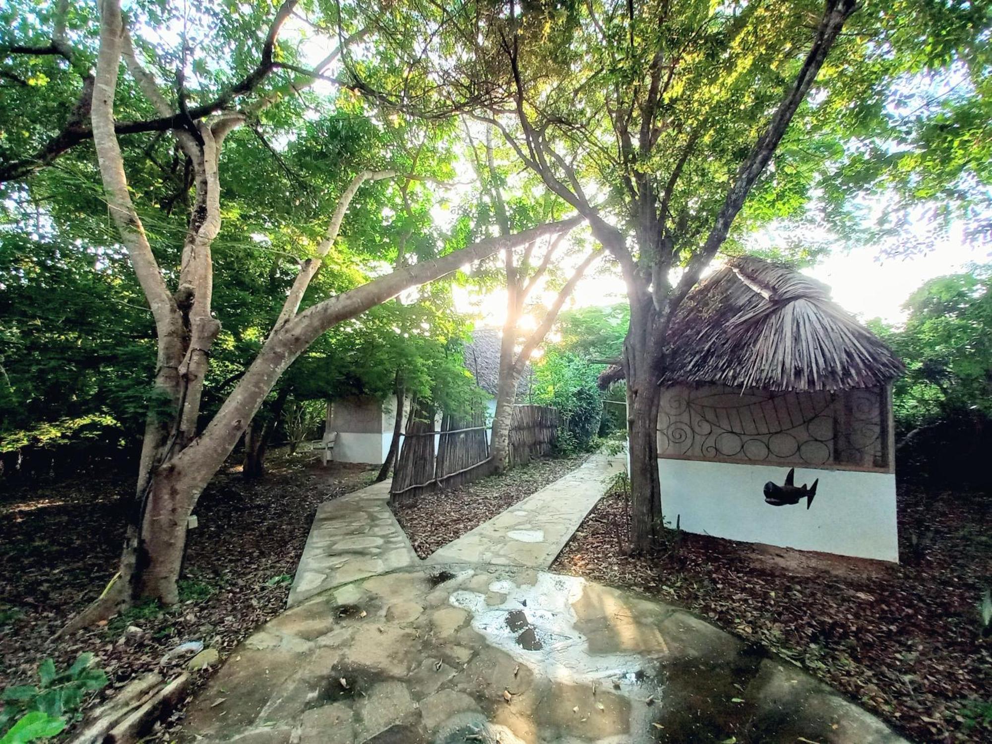 Watamu Beach Cottages B&B エクステリア 写真