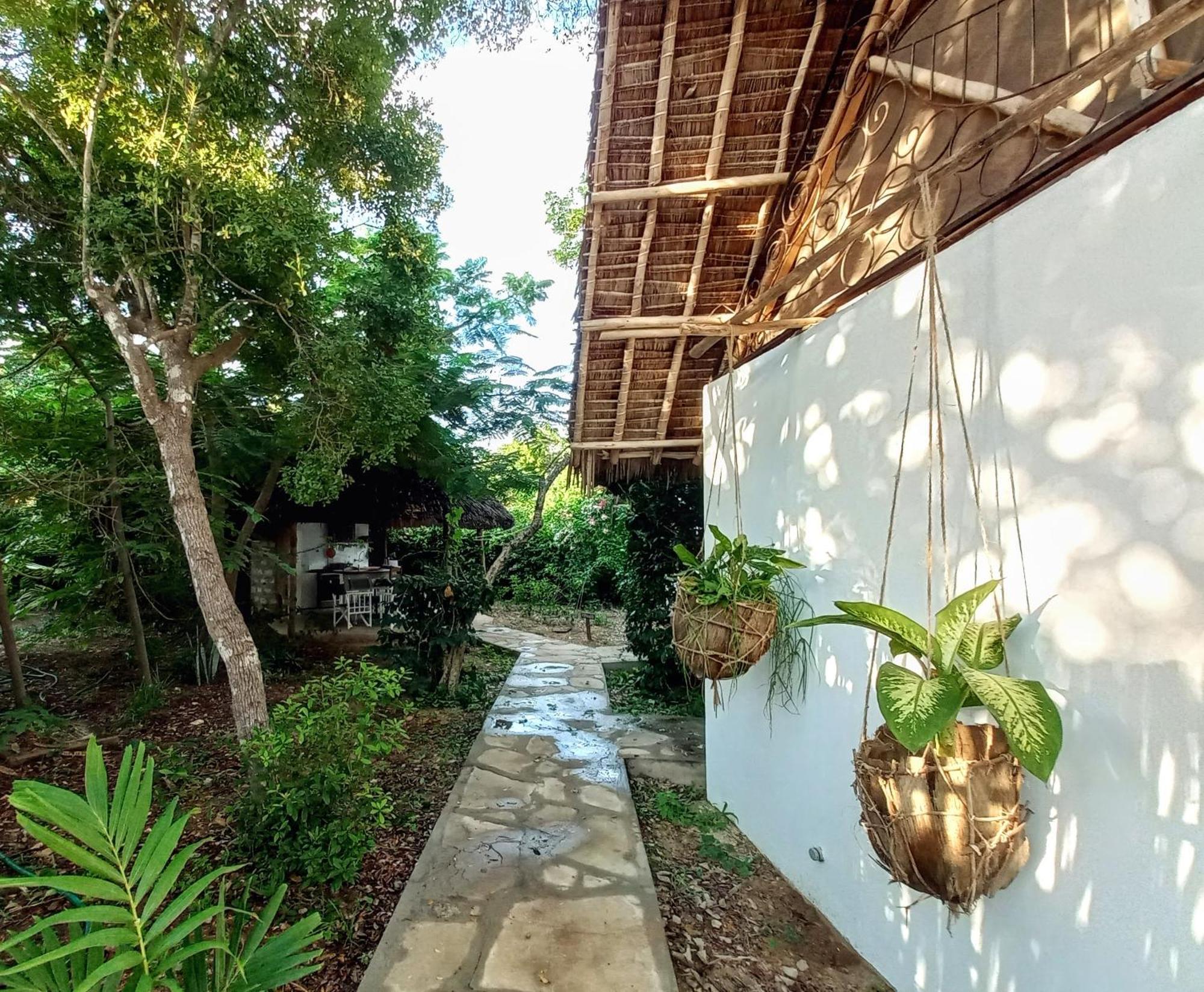 Watamu Beach Cottages B&B エクステリア 写真